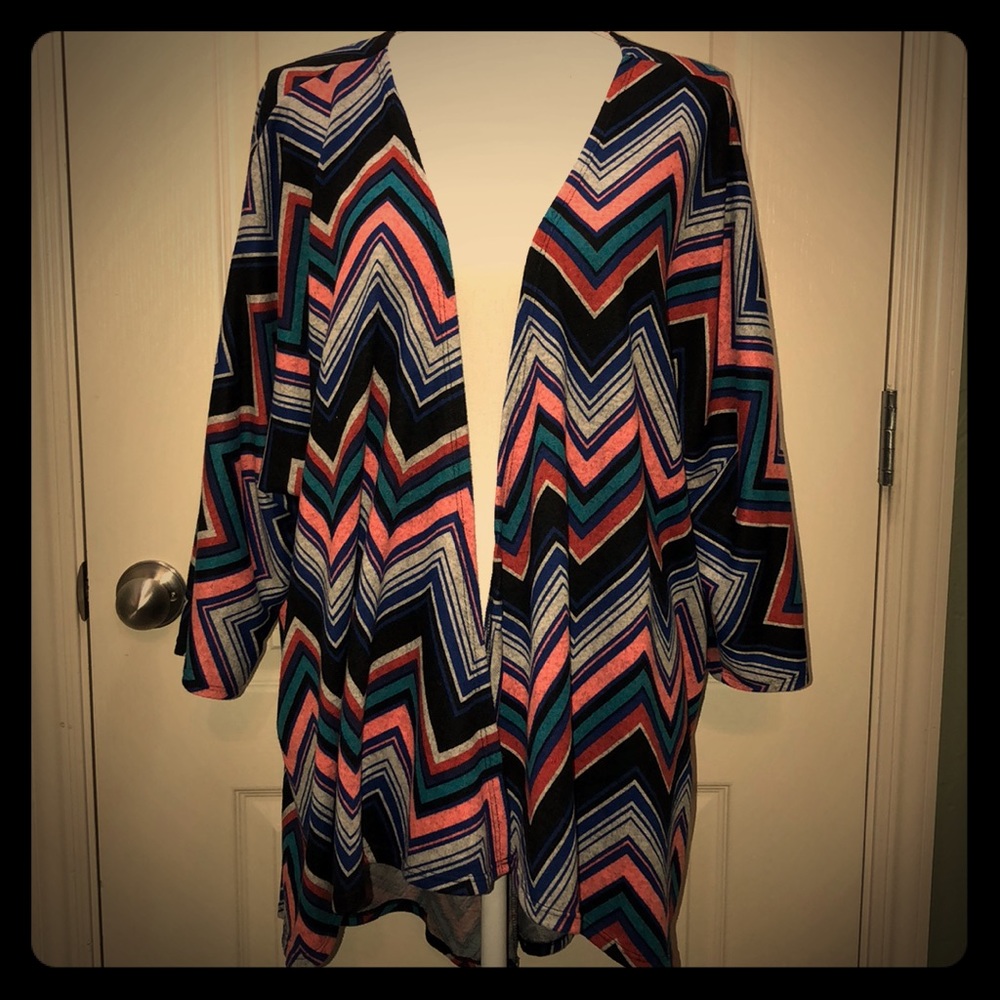 Lularoe Lindsay Multi-color Chevron Print sz M